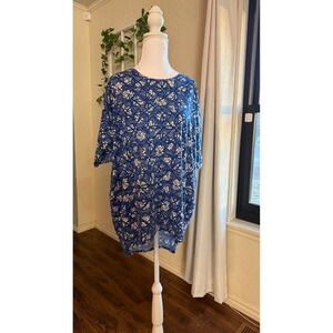 Blue Geometric Small Women Oversized Flowy Tee Comfortable HiLo Shirt Bold Style